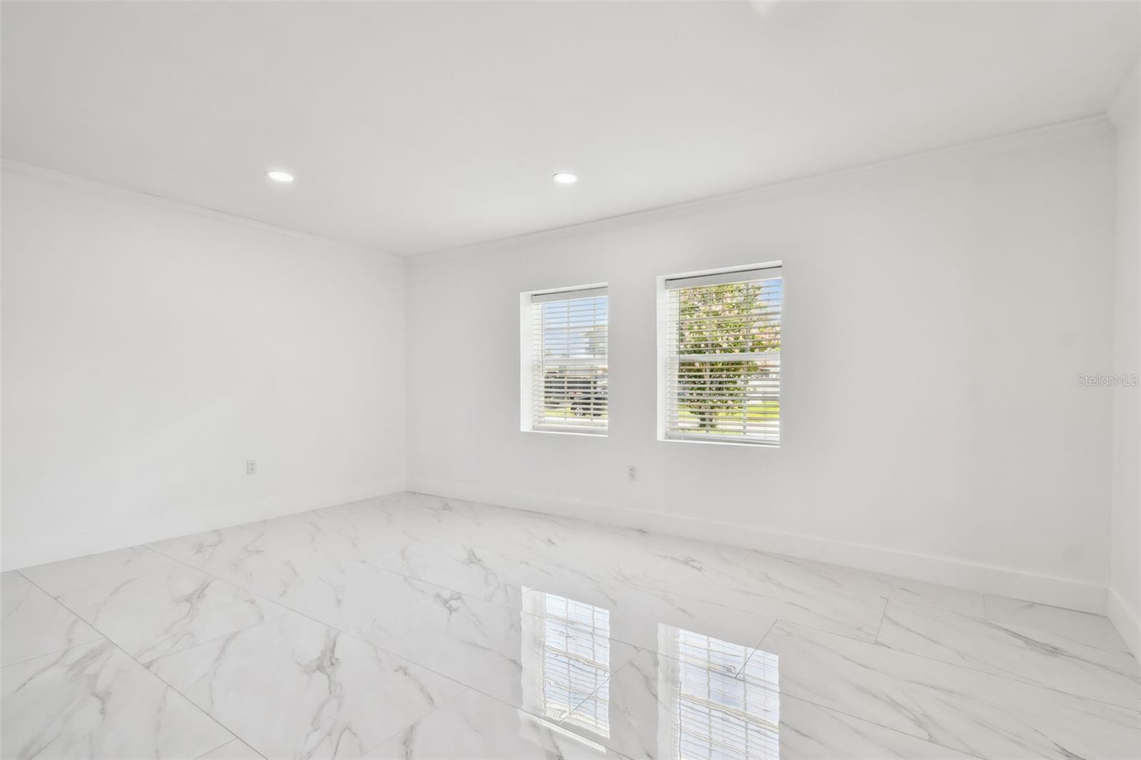 Listing photo id 22 for 8708 Thornwood Lane