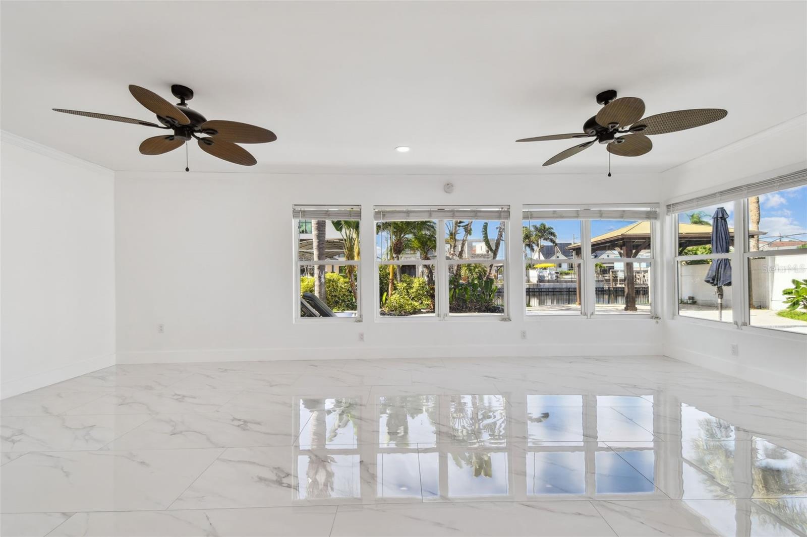 Listing photo id 23 for 8708 Thornwood Lane