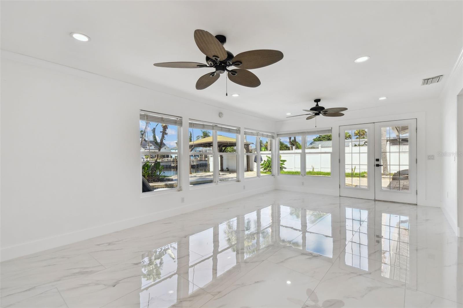 Listing photo id 24 for 8708 Thornwood Lane