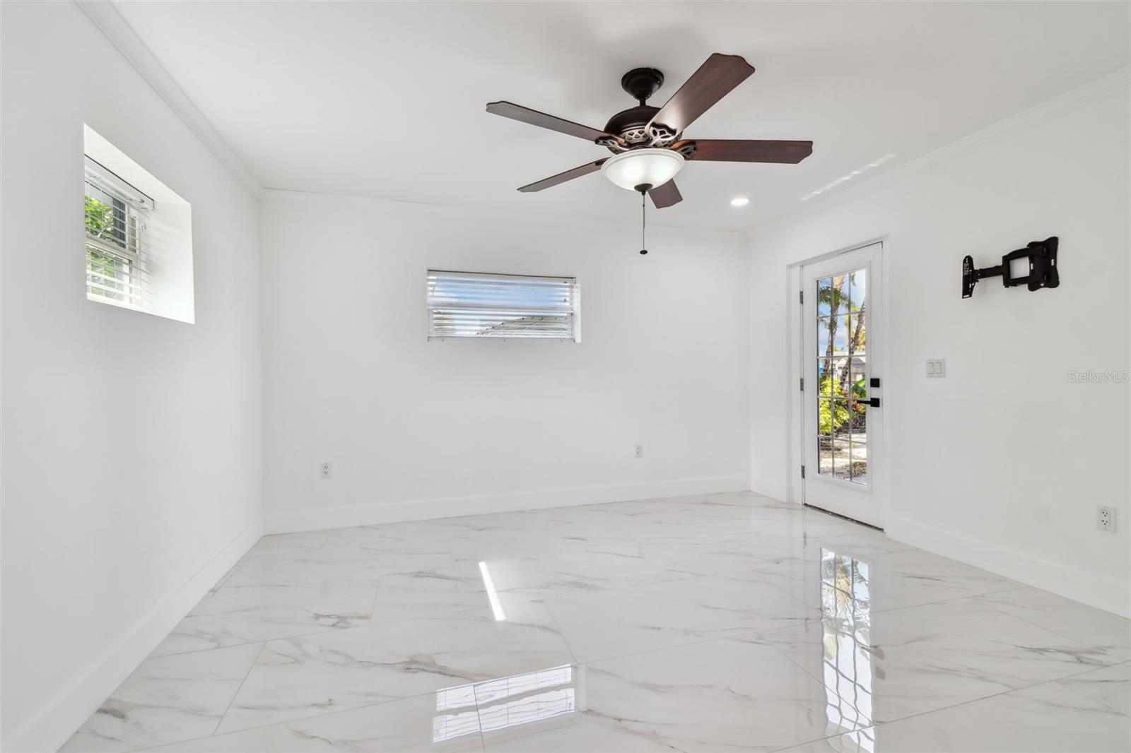 Listing photo id 31 for 8708 Thornwood Lane