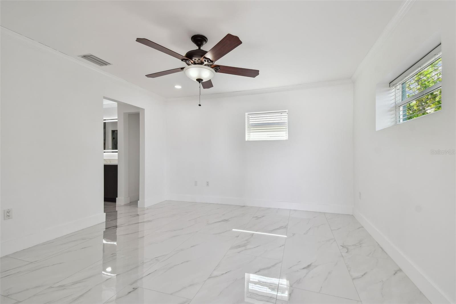 Listing photo id 33 for 8708 Thornwood Lane