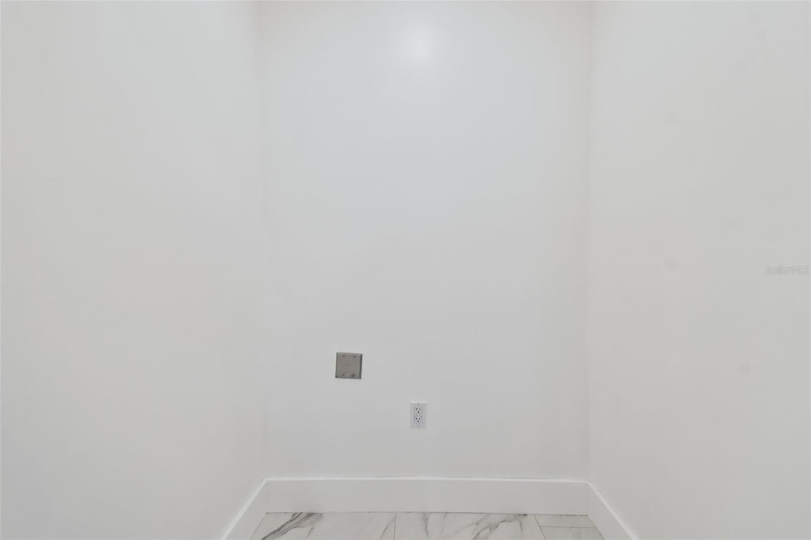 Listing photo id 39 for 8708 Thornwood Lane