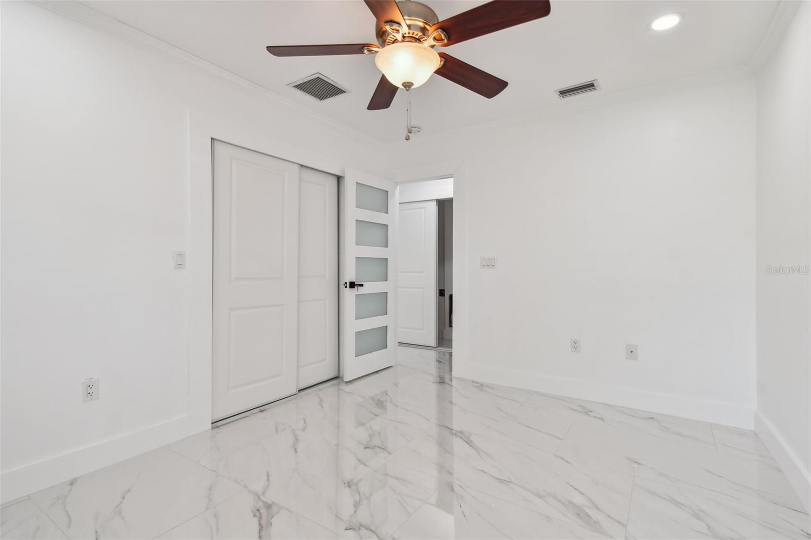 Listing photo id 52 for 8708 Thornwood Lane
