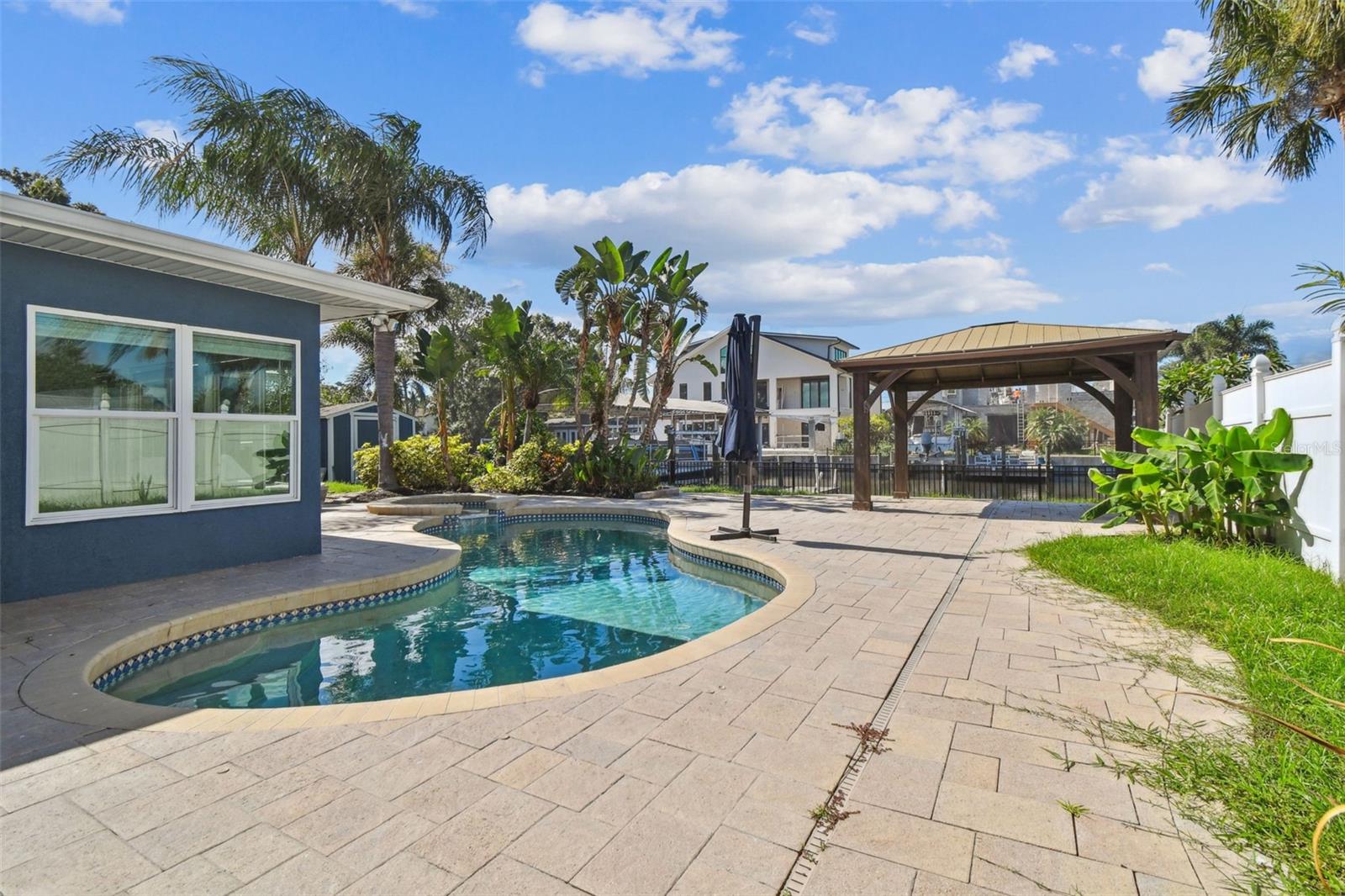 Listing photo id 54 for 8708 Thornwood Lane