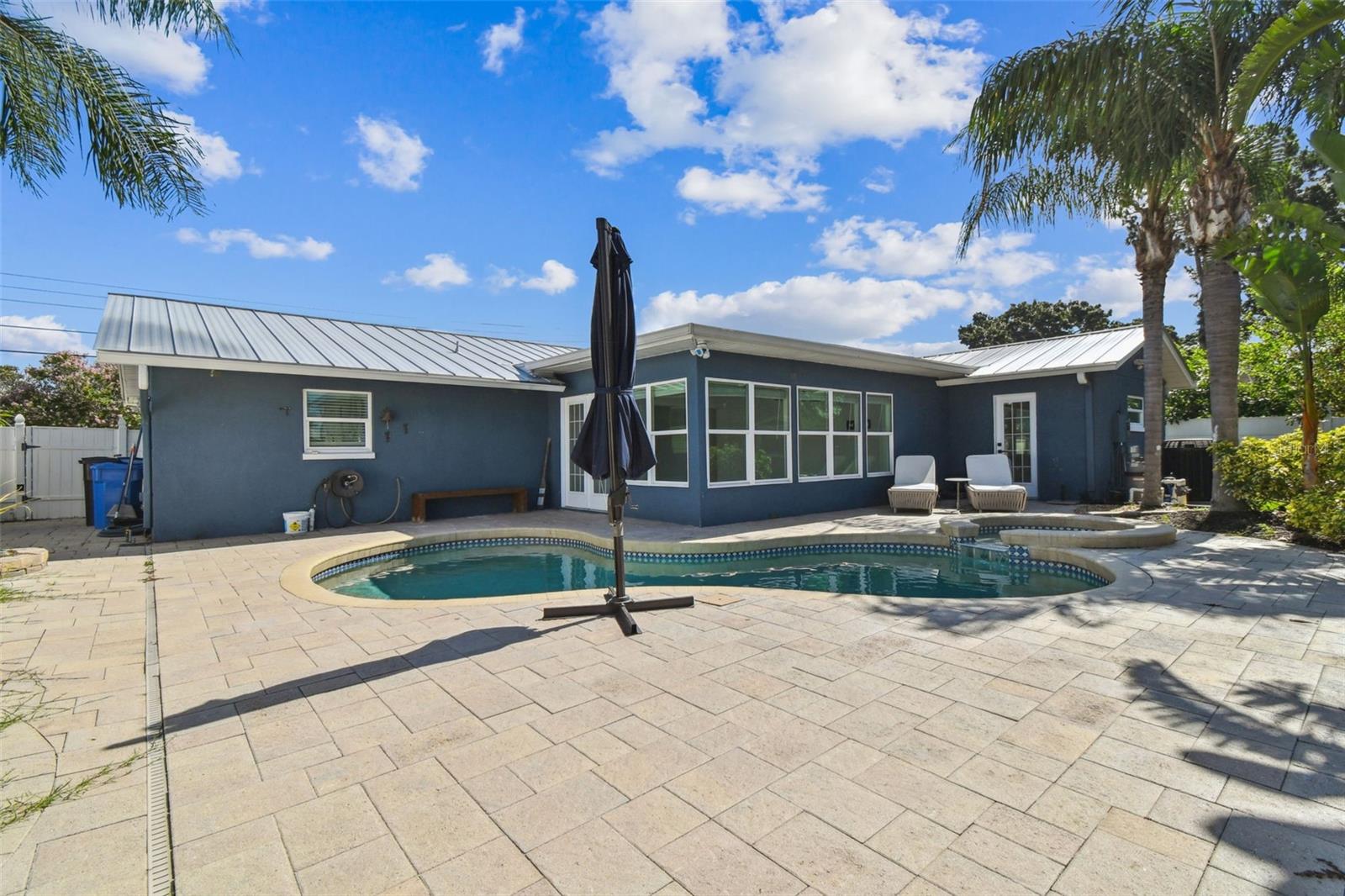 Listing photo id 56 for 8708 Thornwood Lane