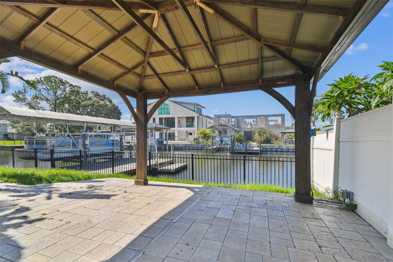 Listing photo id 60 for 8708 Thornwood Lane