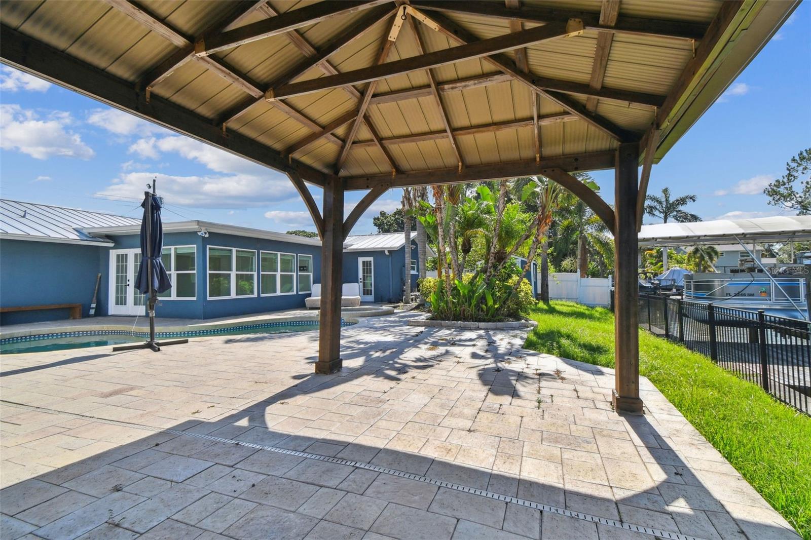 Listing photo id 61 for 8708 Thornwood Lane
