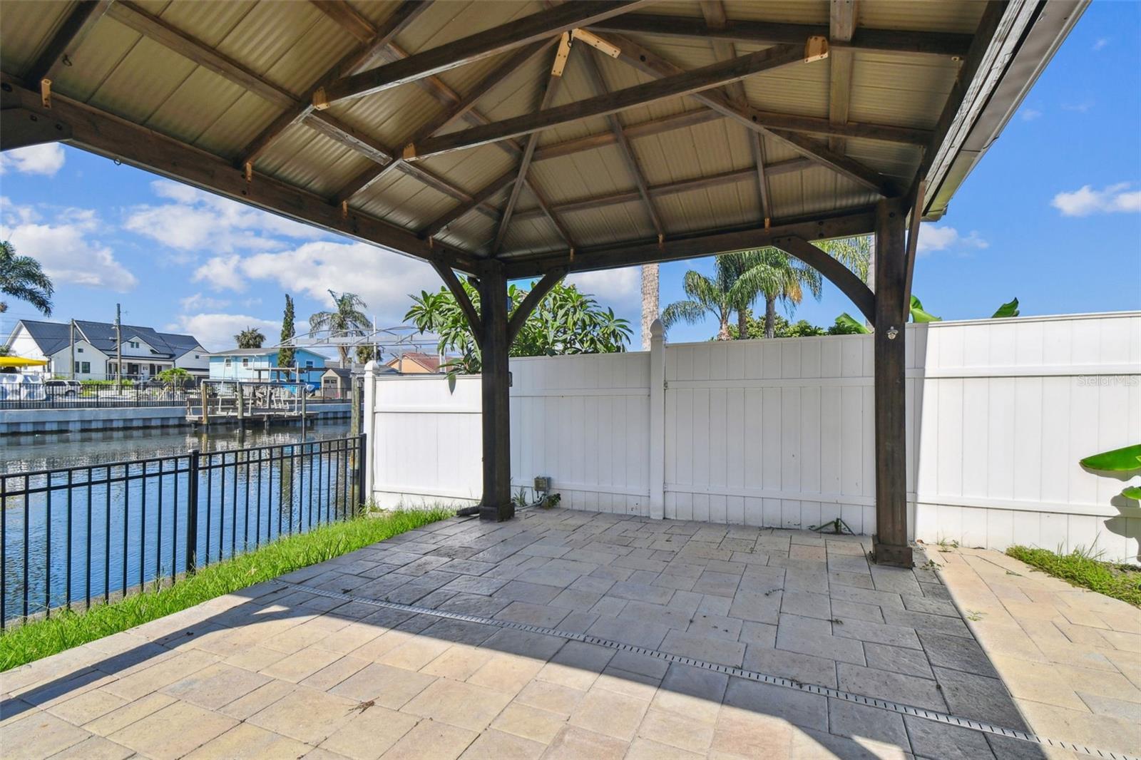 Listing photo id 63 for 8708 Thornwood Lane