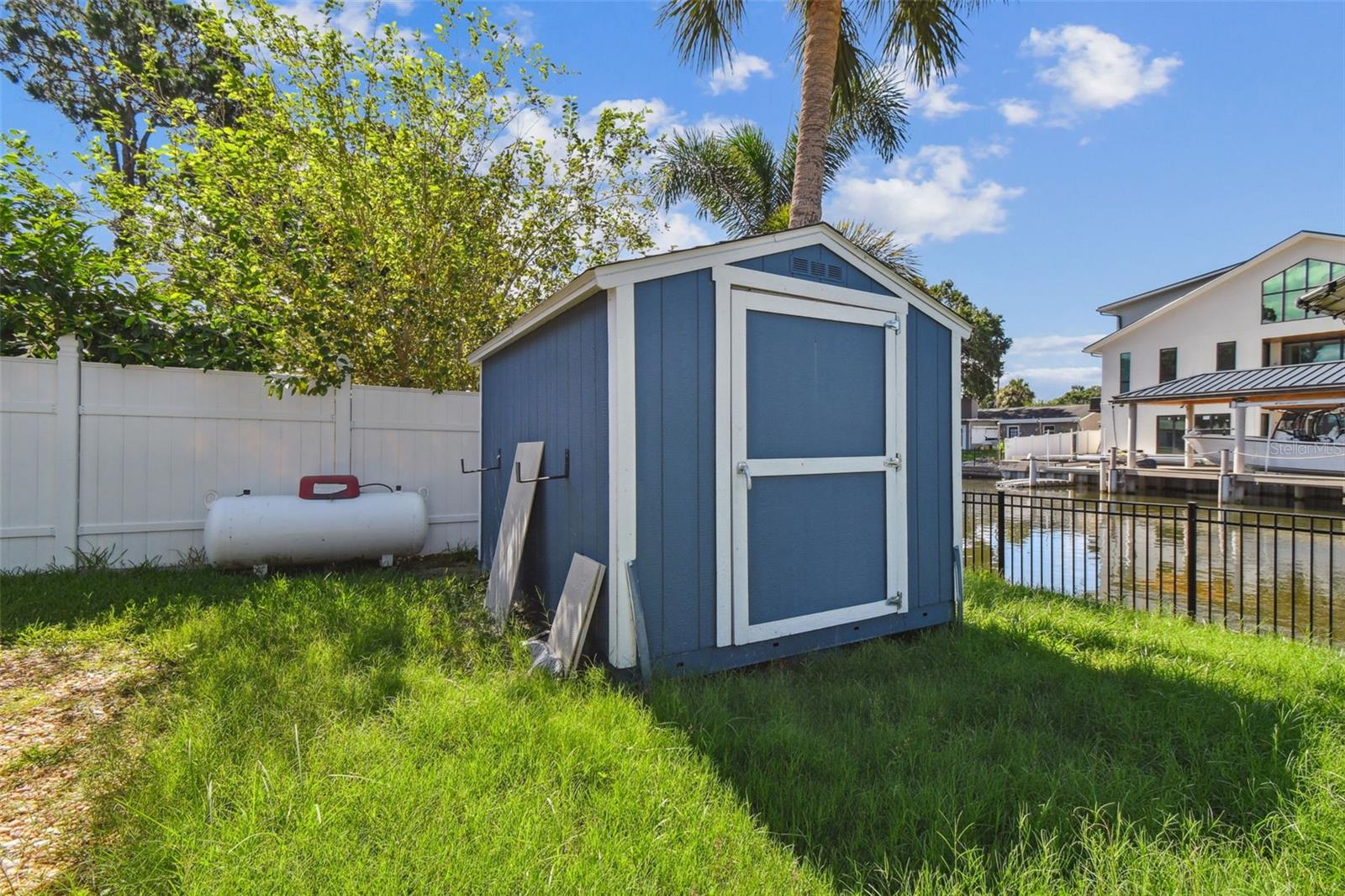 Listing photo id 66 for 8708 Thornwood Lane