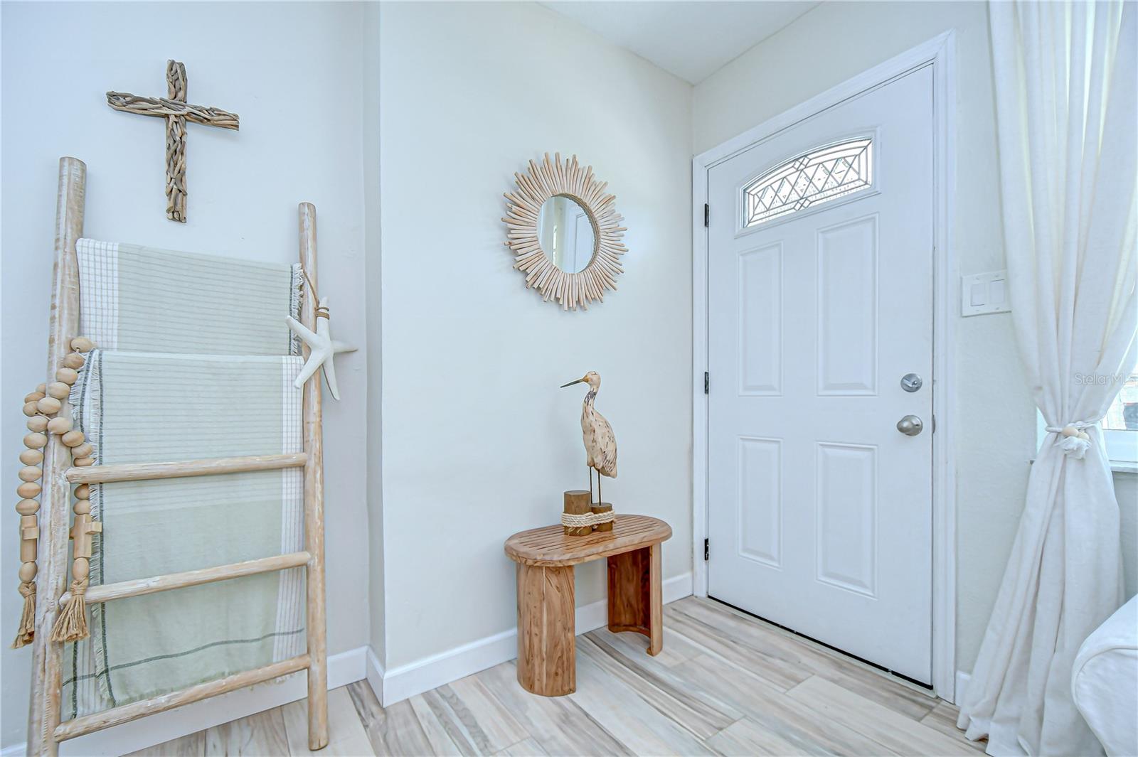 Image 4 of 30 For 2925 Ellis Drive