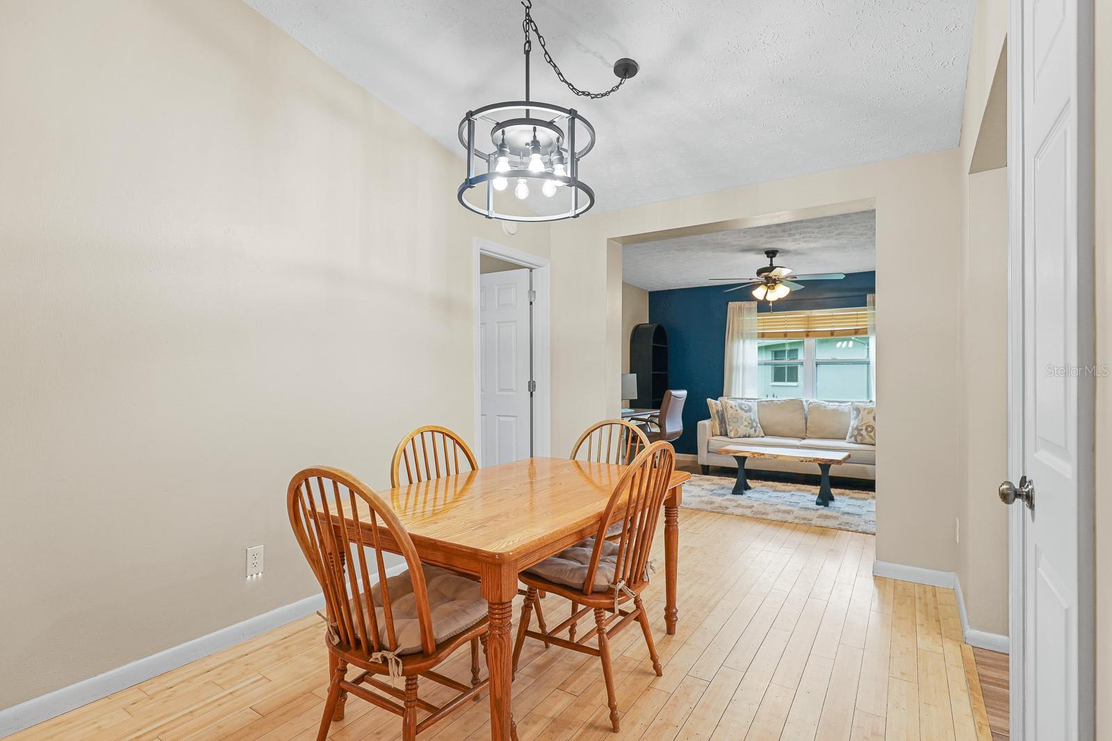 Listing photo id 11 for 3940 108th Avenue N