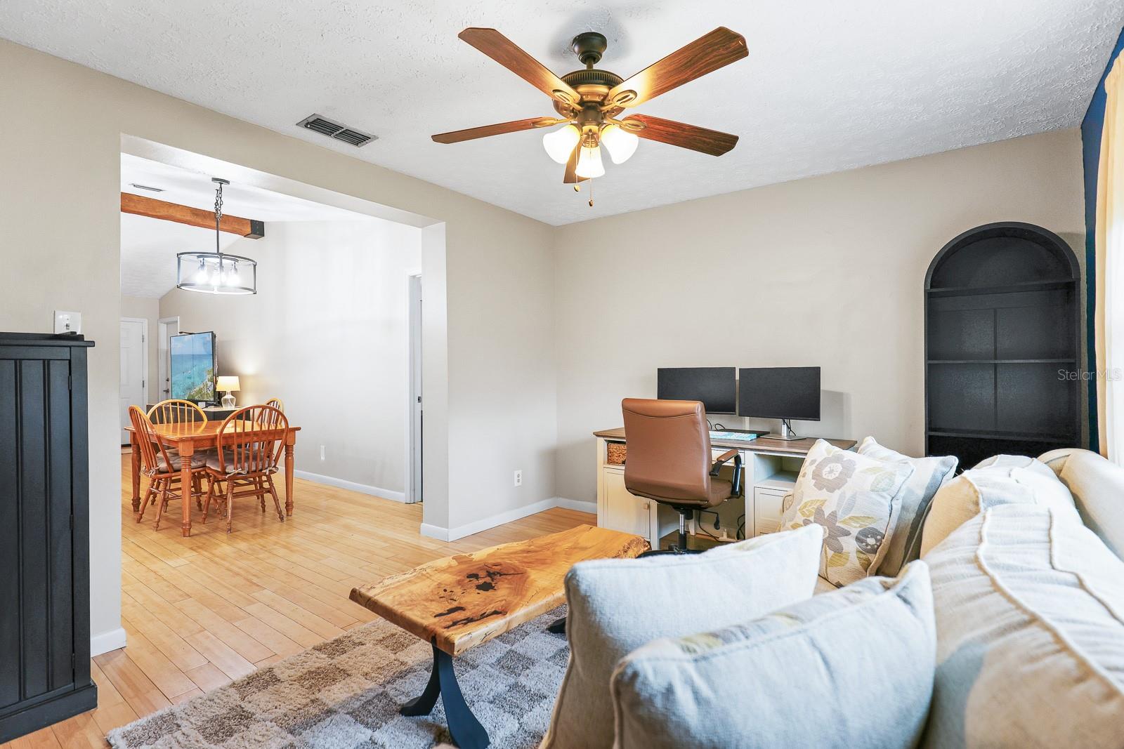Listing photo id 13 for 3940 108th Avenue N
