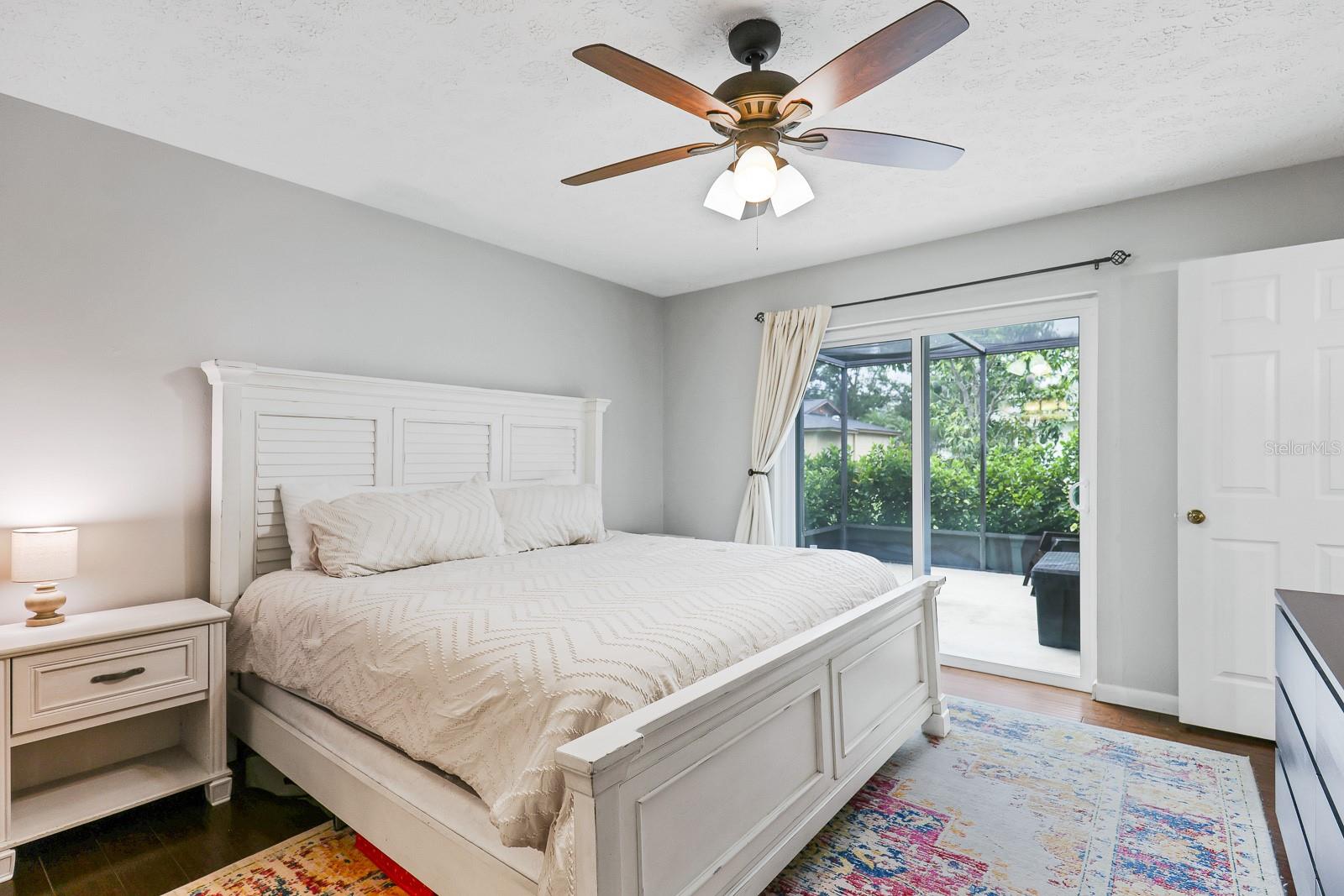 Listing photo id 16 for 3940 108th Avenue N