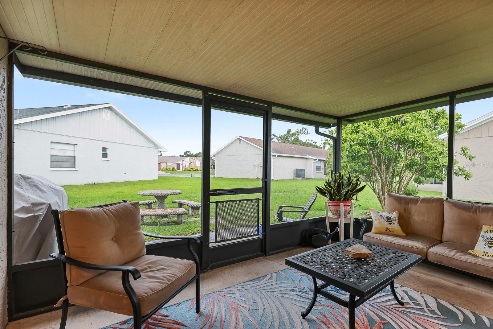 Listing photo id 23 for 3940 108th Avenue N