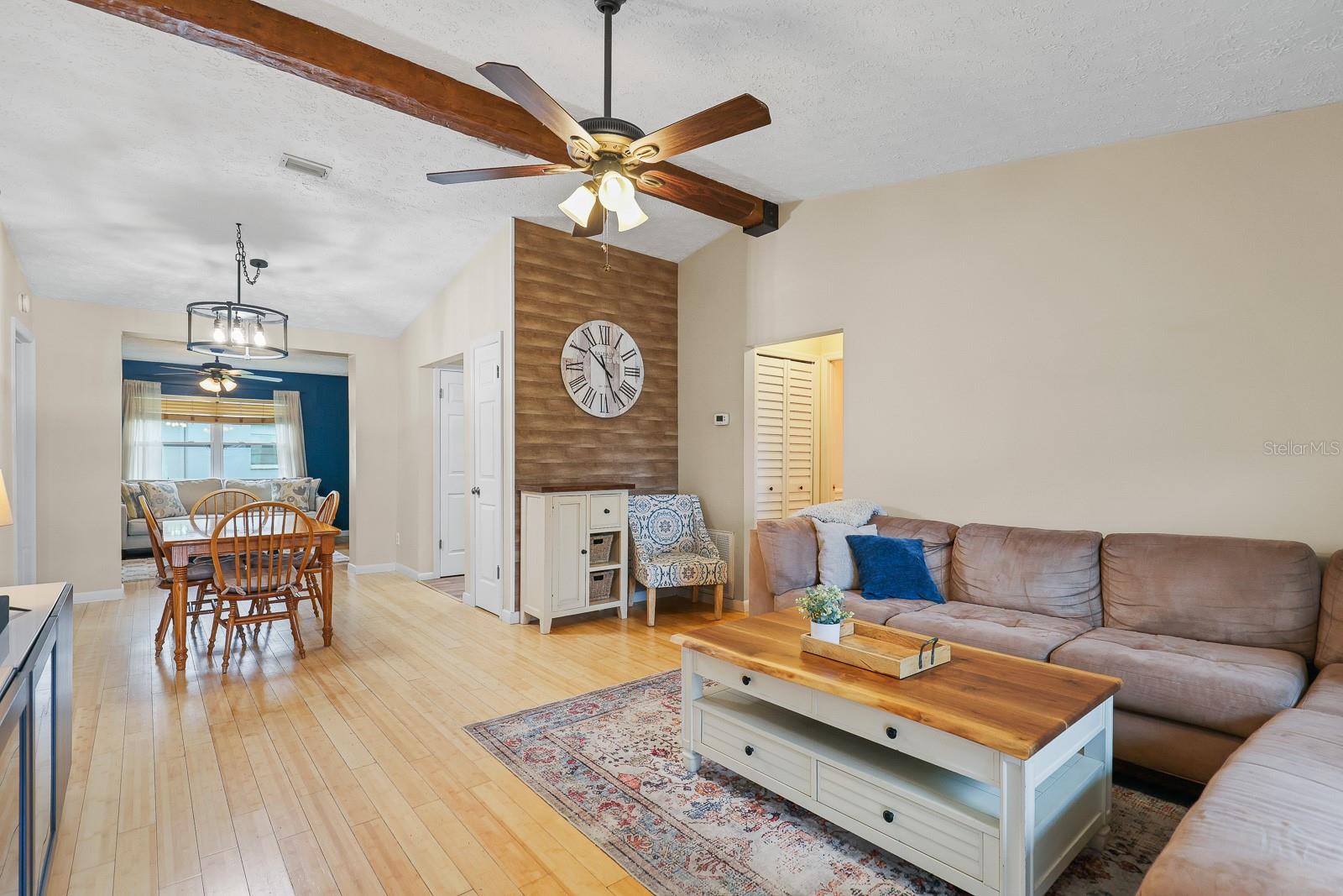 Listing photo id 3 for 3940 108th Avenue N