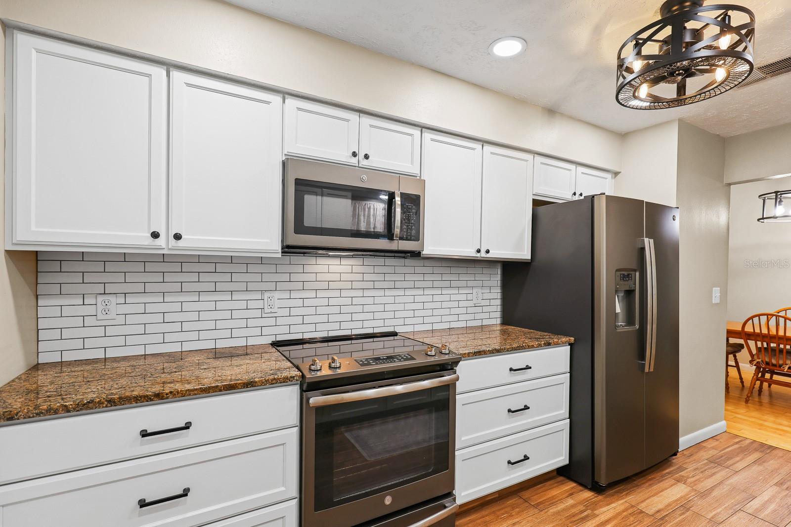 Listing photo id 7 for 3940 108th Avenue N