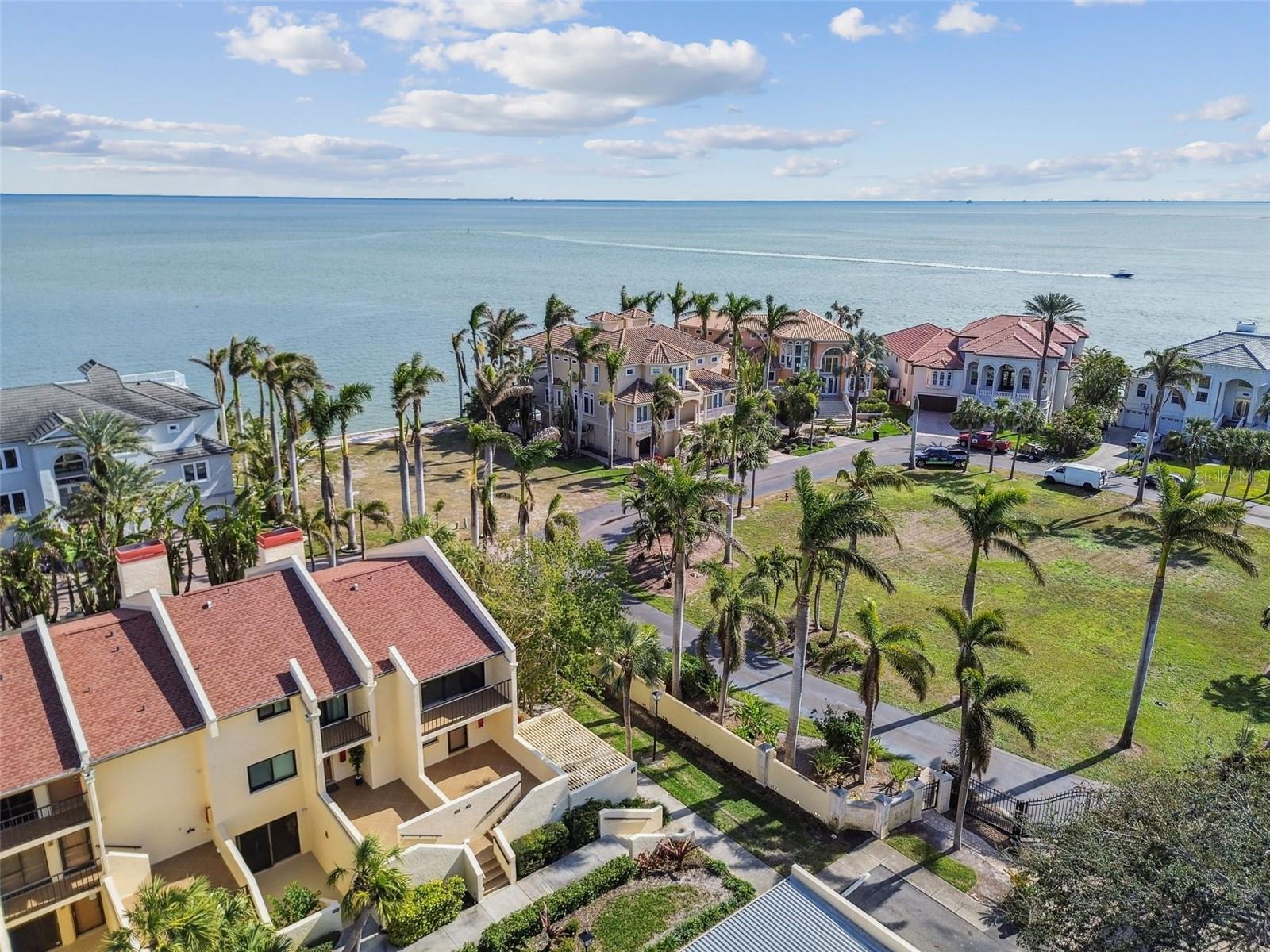 Image 40 of 46 For 7550 Sunshine Skyway Lane S T48