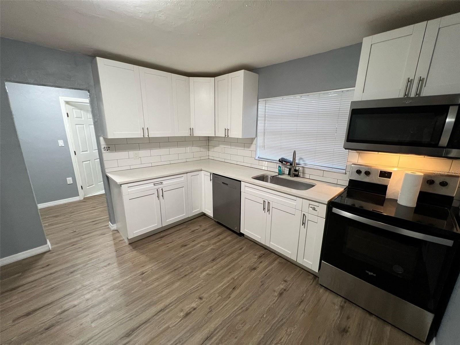 Image 6 of 9 For 801 Lake Avenue