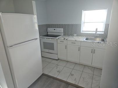 Listing photo id 8 for 306 Turner Street 6