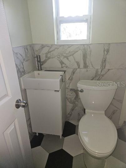 Listing photo id 9 for 306 Turner Street 6