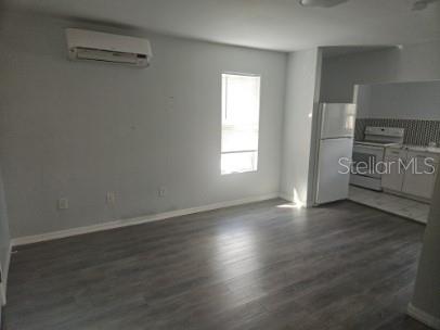Listing photo id 3 for 306 Turner Street 6