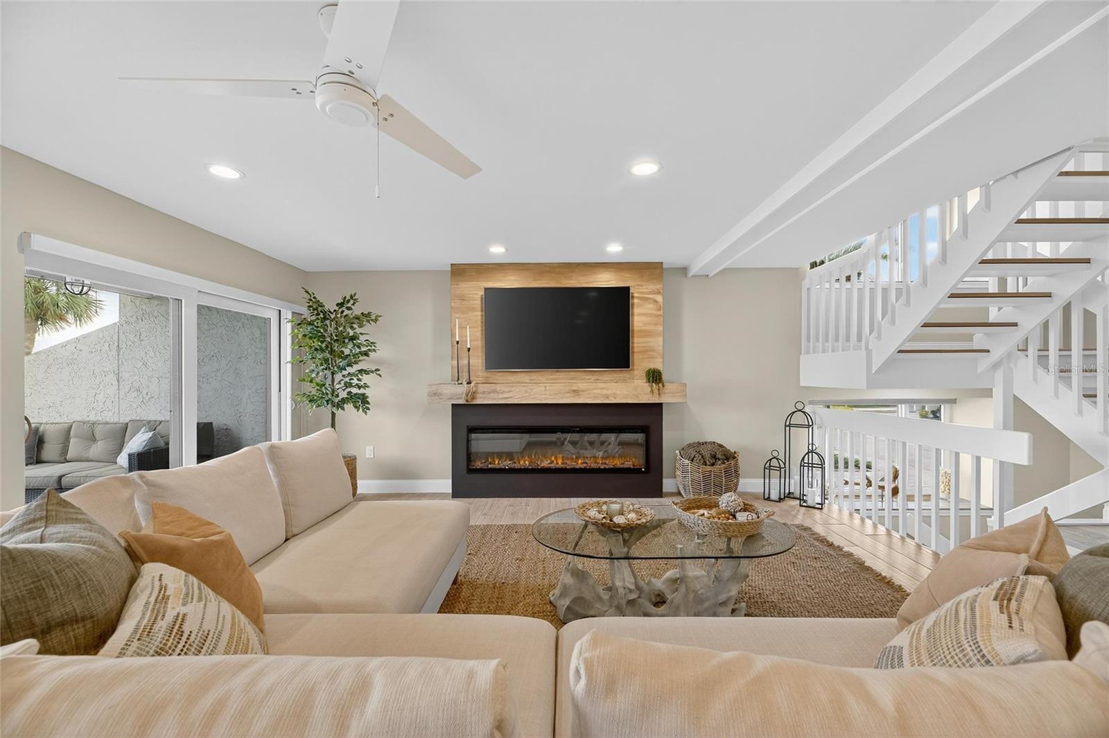 Image 15 of 94 For 160 Marina Del Rey Court