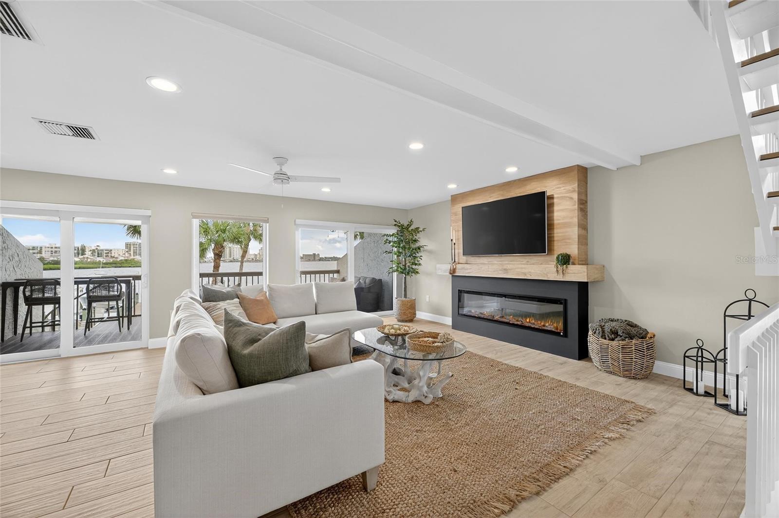 Image 20 of 94 For 160 Marina Del Rey Court