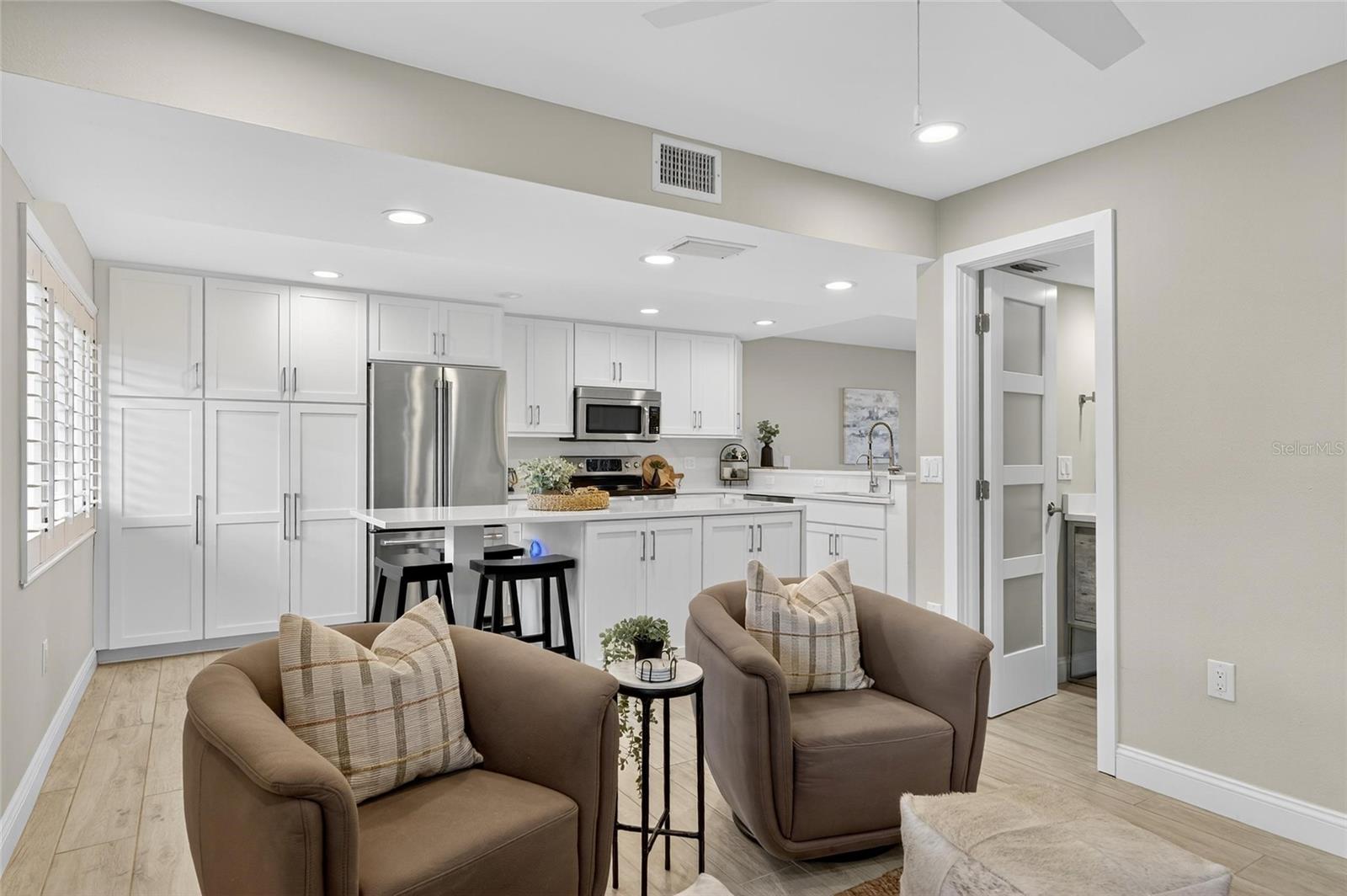 Image 35 of 94 For 160 Marina Del Rey Court