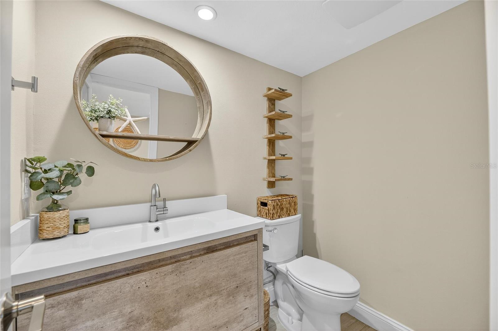 Image 36 of 94 For 160 Marina Del Rey Court