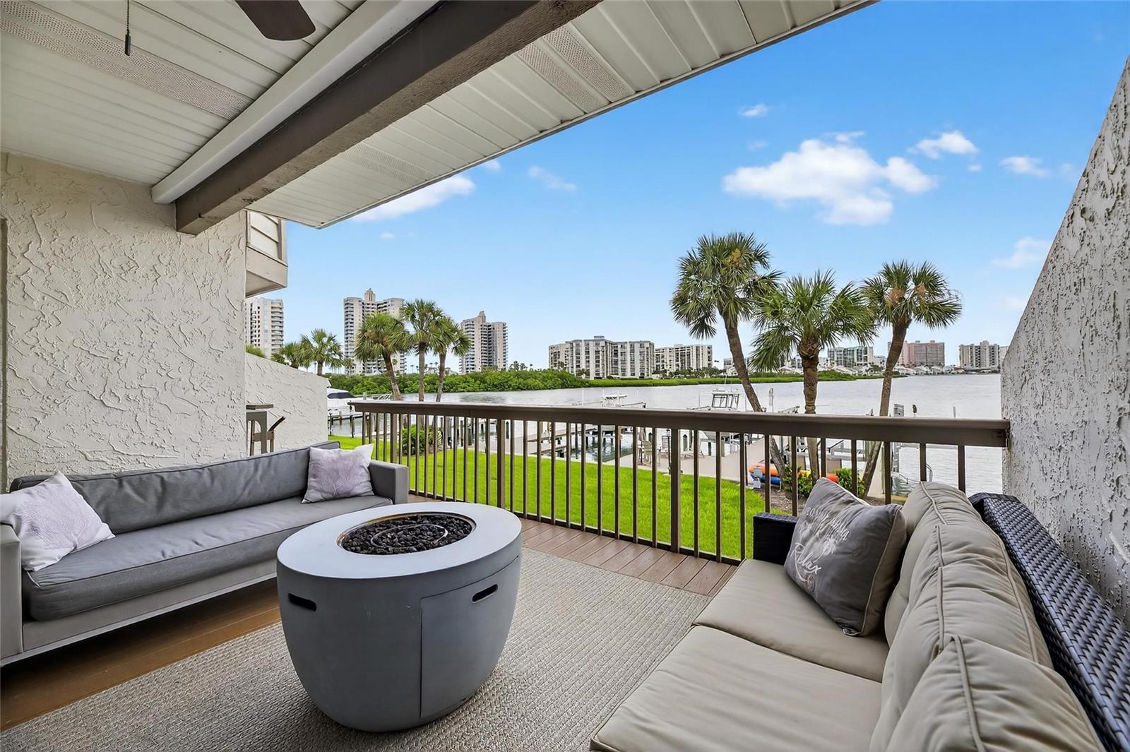 Image 37 of 94 For 160 Marina Del Rey Court