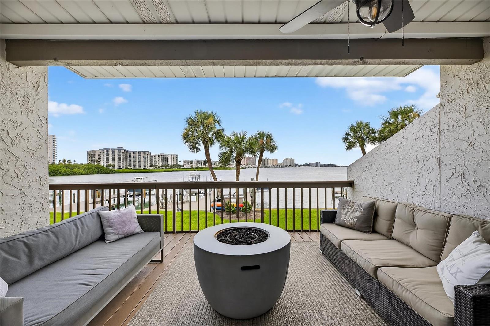 Image 38 of 94 For 160 Marina Del Rey Court