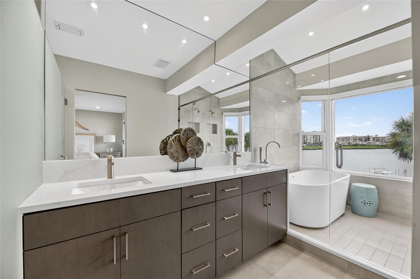 Image 48 of 94 For 160 Marina Del Rey Court