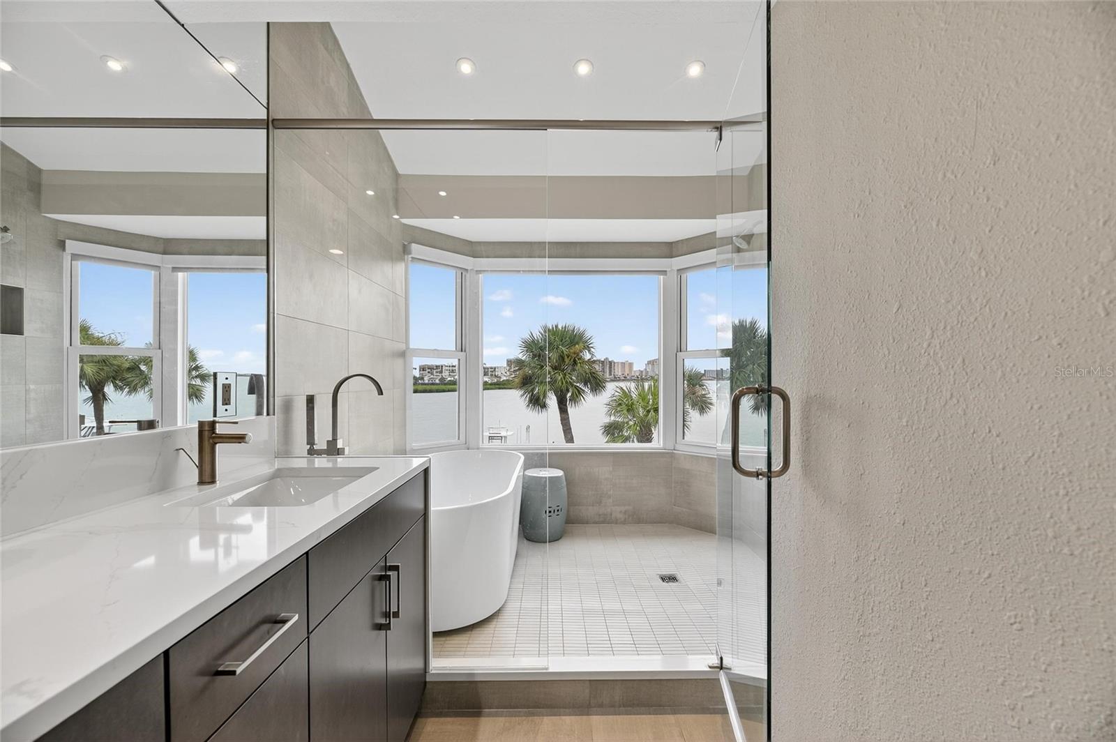 Image 49 of 94 For 160 Marina Del Rey Court