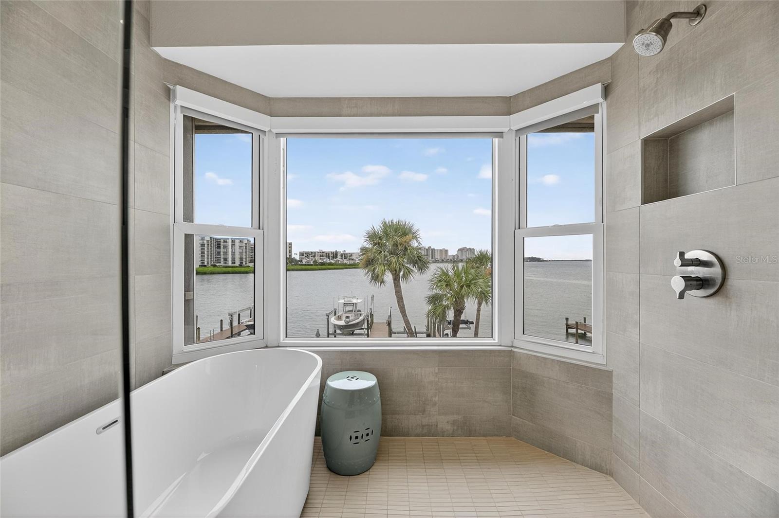 Image 50 of 94 For 160 Marina Del Rey Court