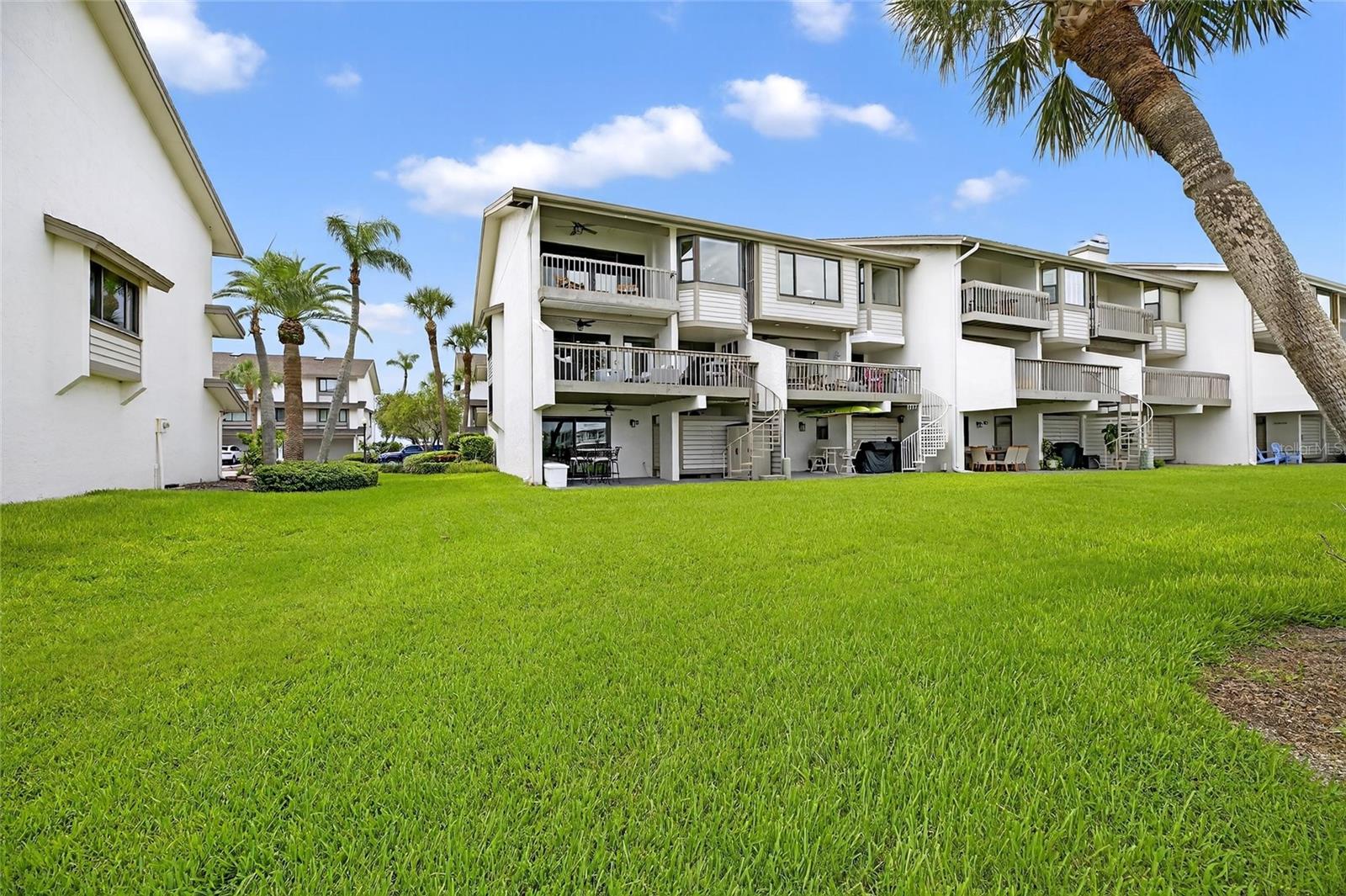 Image 67 of 94 For 160 Marina Del Rey Court
