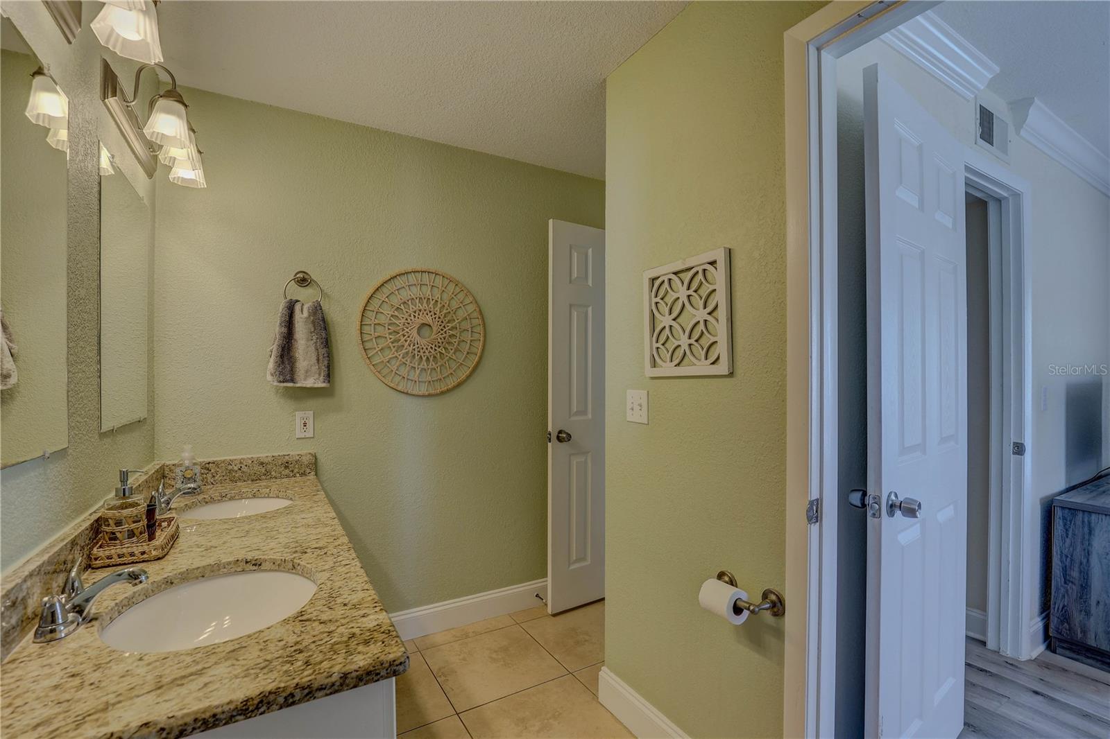 Listing photo id 28 for 455 Alt 19 S 189