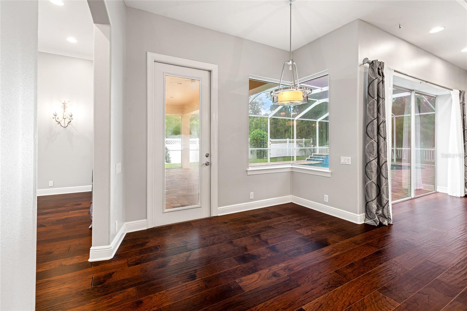 Image 15 of 50 For 27009 Laurel Chase Lane