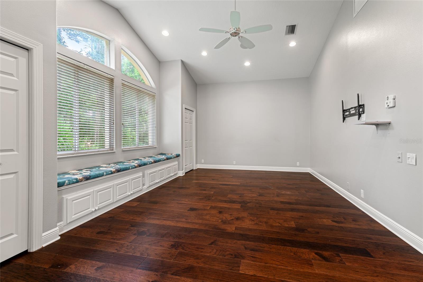 Image 36 of 50 For 27009 Laurel Chase Lane