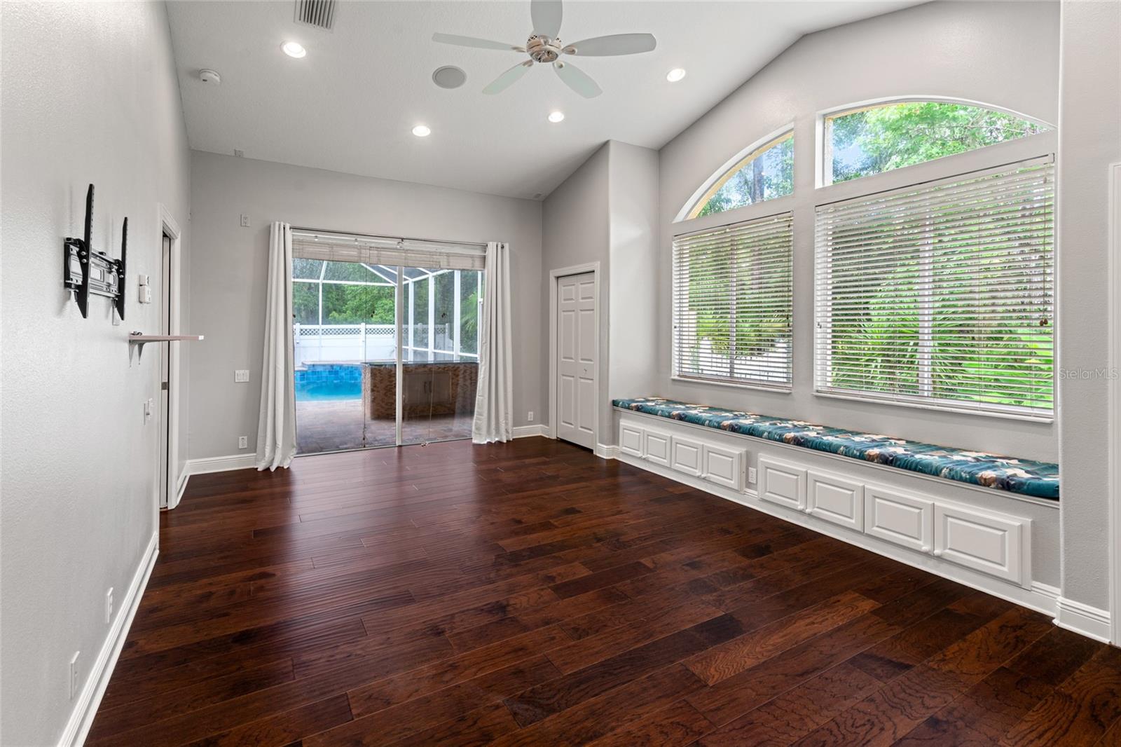 Image 37 of 50 For 27009 Laurel Chase Lane