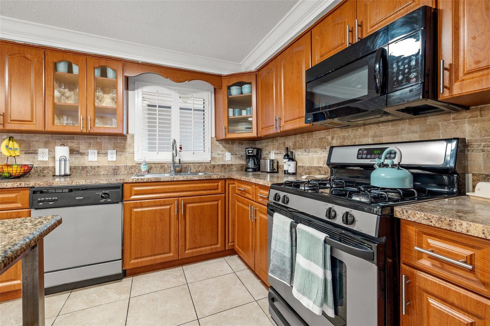 Listing photo id 8 for 8481 58th Street N