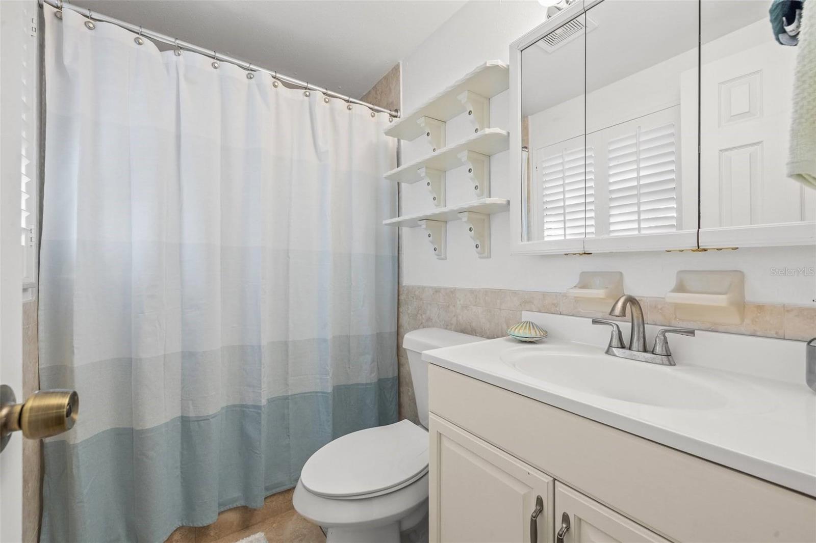 Listing photo id 14 for 8481 58th Street N