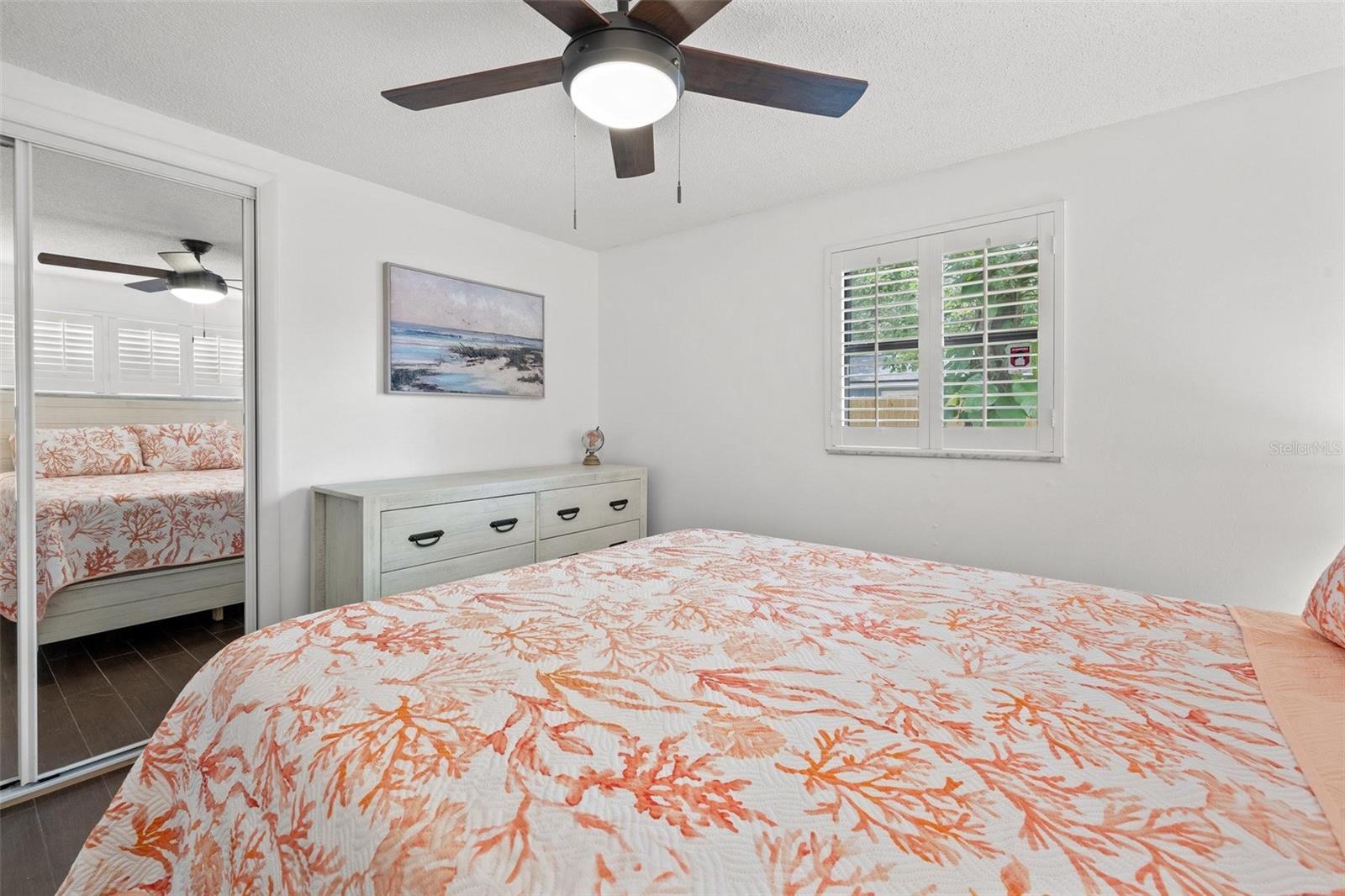 Listing photo id 16 for 8481 58th Street N