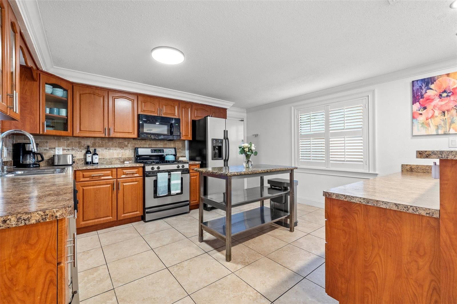 Listing photo id 0 for 8481 58th Street N