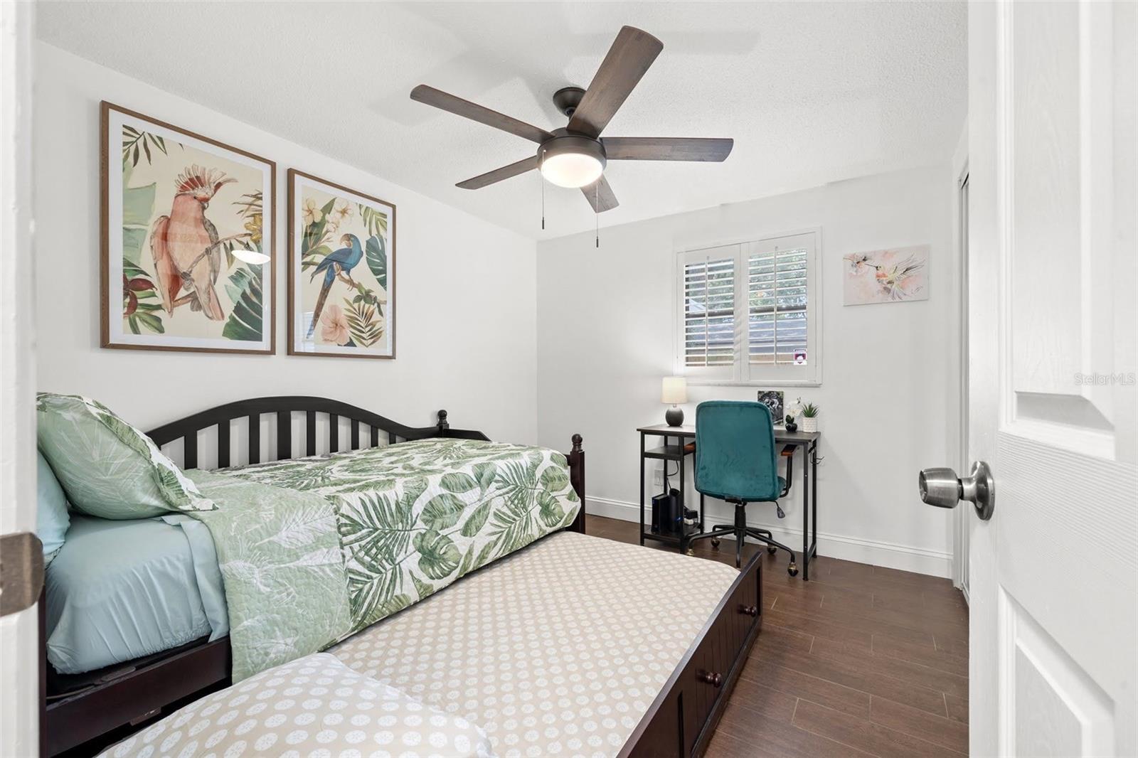 Listing photo id 18 for 8481 58th Street N