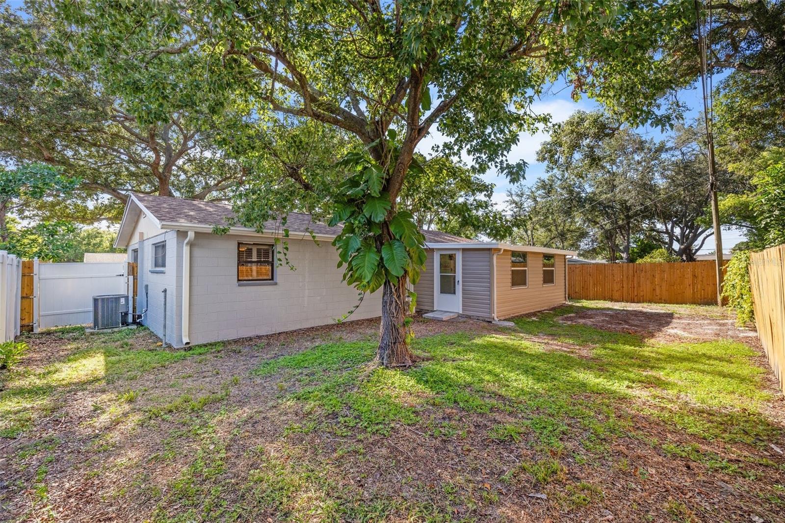 Listing photo id 22 for 8481 58th Street N
