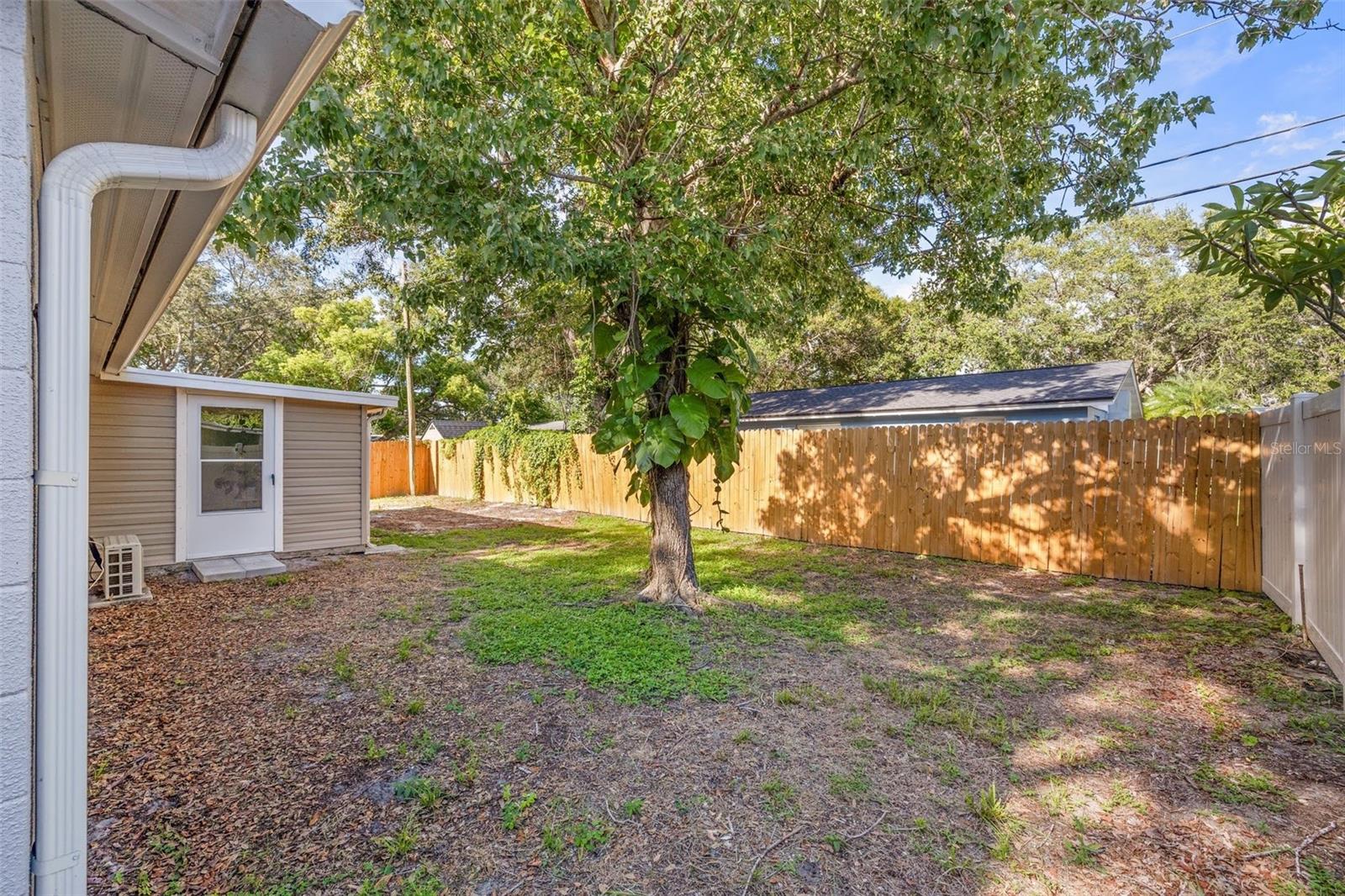 Listing photo id 23 for 8481 58th Street N