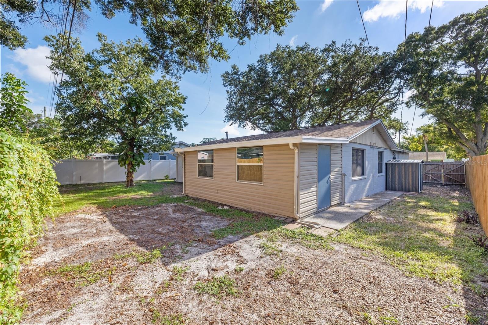 Listing photo id 24 for 8481 58th Street N