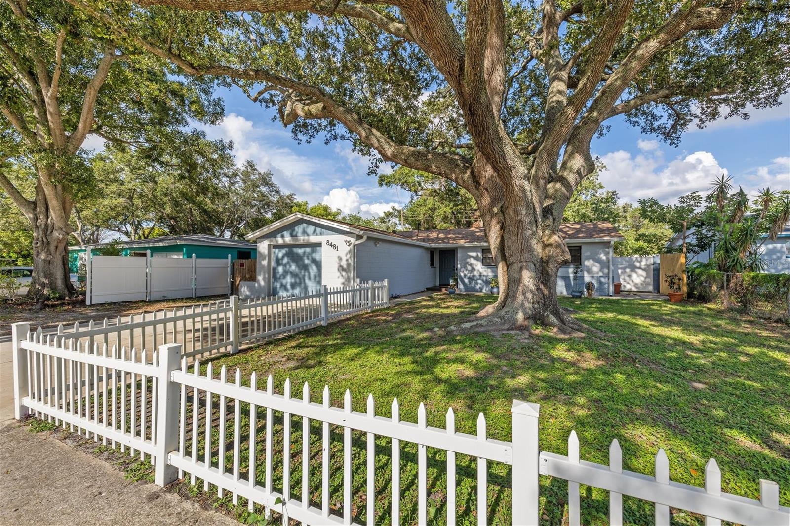 Listing photo id 27 for 8481 58th Street N