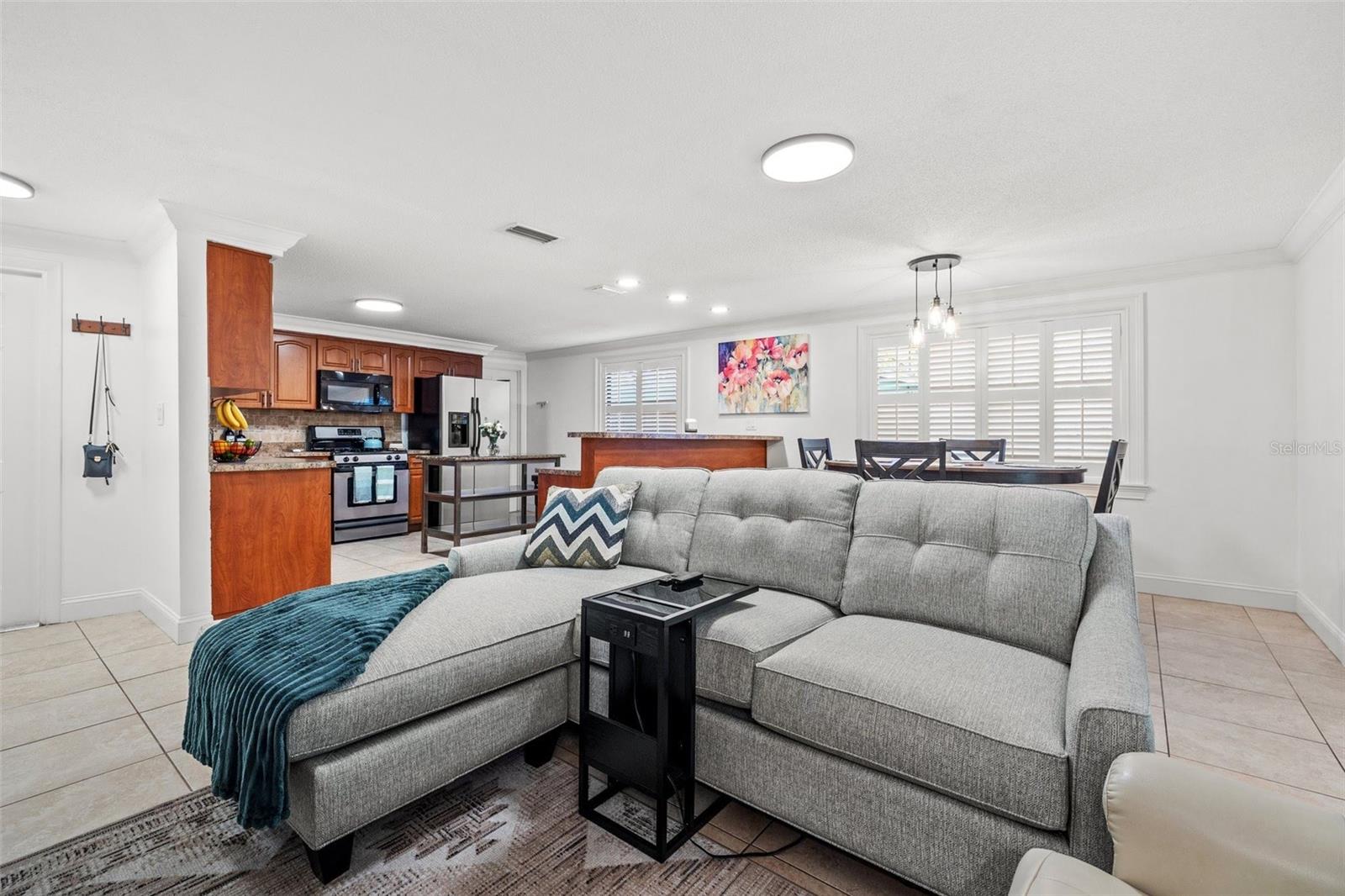 Listing photo id 2 for 8481 58th Street N