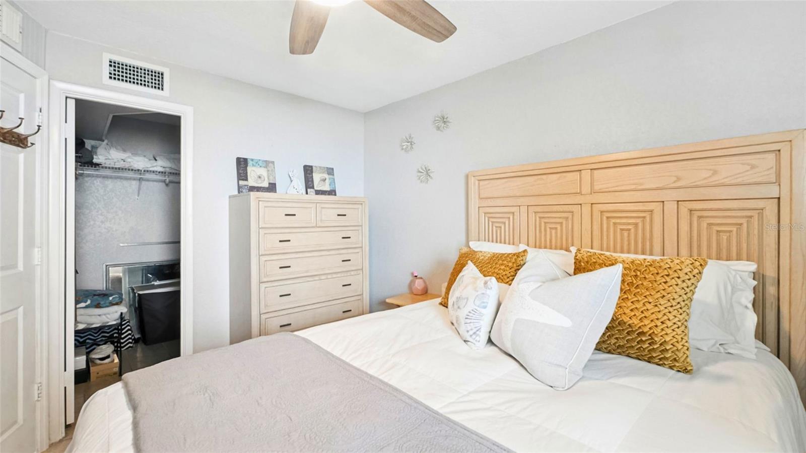 Image 15 of 36 For 2617 Cove Cay Drive 606